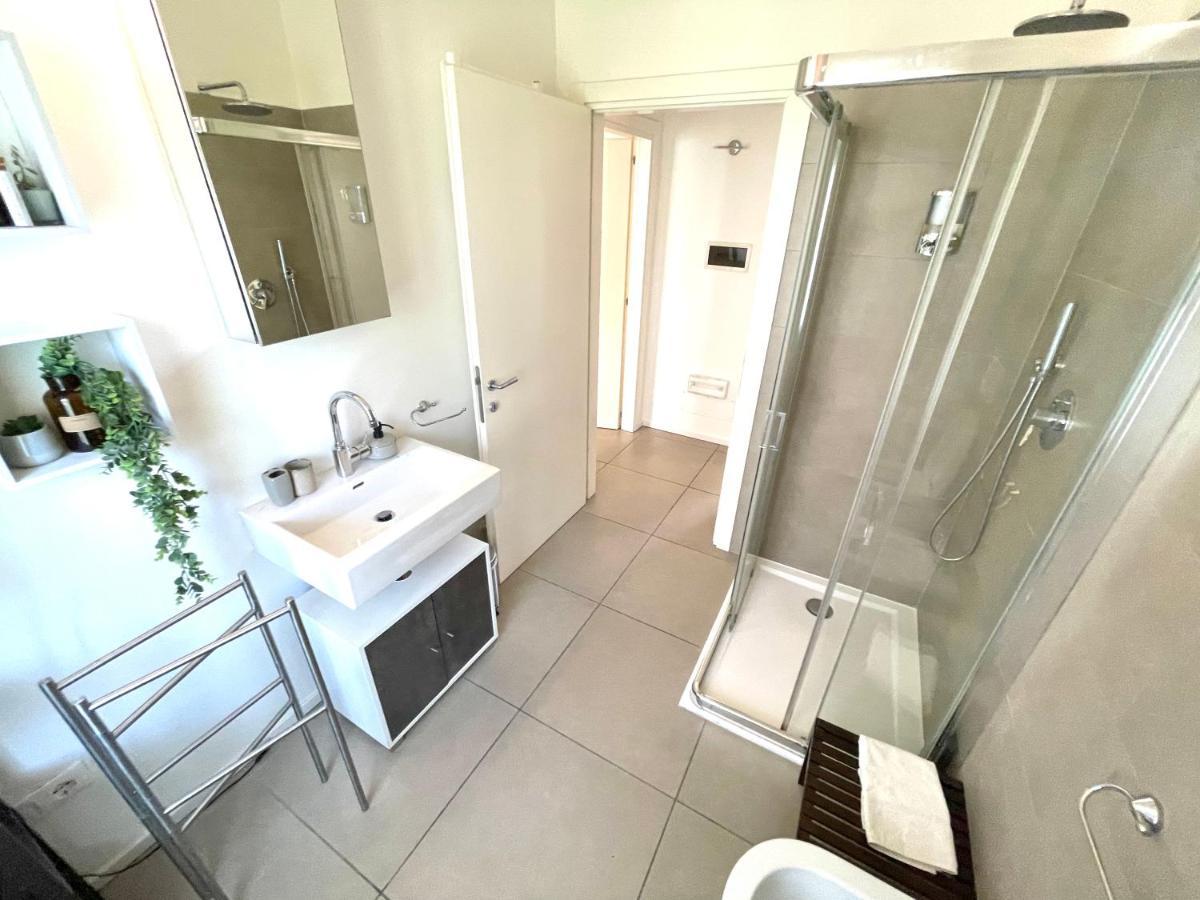 Carly'S Rooms Torbole Sul Garda Екстер'єр фото