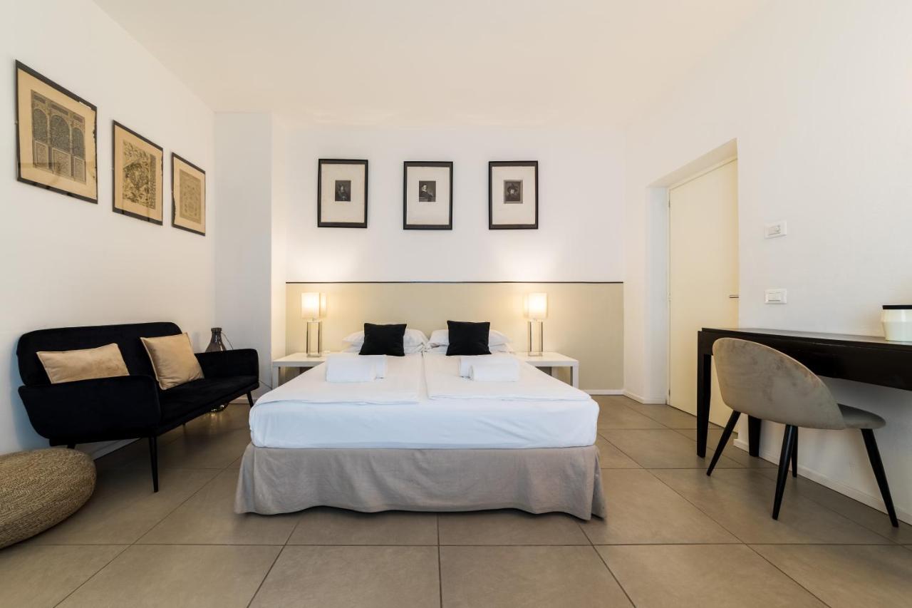 Carly'S Rooms Torbole Sul Garda Екстер'єр фото